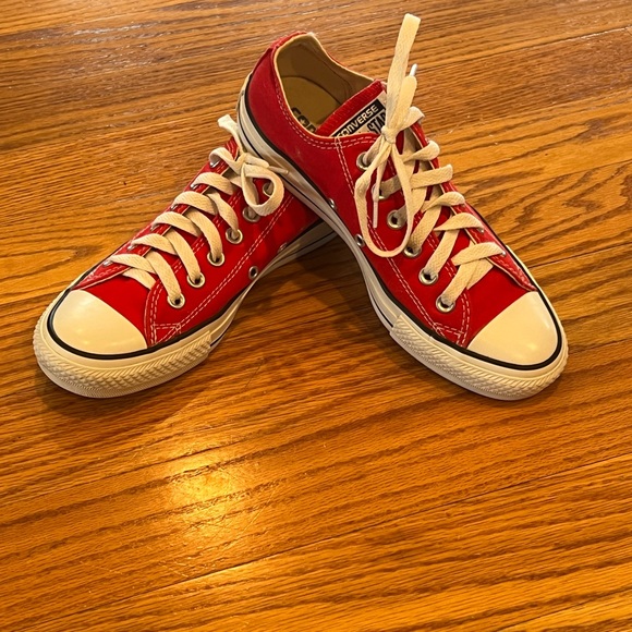 Converse Chuck Taylor All-Star Low Top Shoes (Red Chucks in excellent condition) - Picture 5 of 5